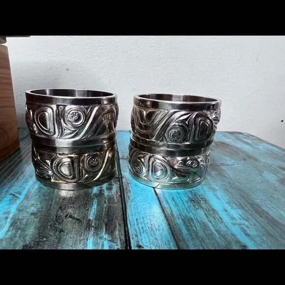 First Nations Vintage Boma Wolf Napkin Rings in cedar box - Picture 4 of 13